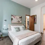 59 Riverside