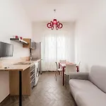 59 Riverside * Roma